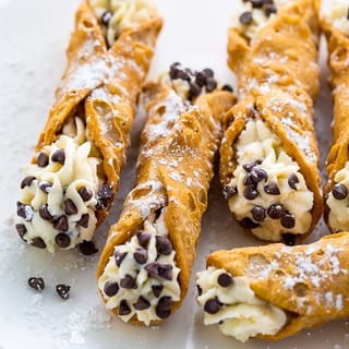 Cannoli with filling