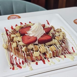Strawberry CheeseCake Pancake