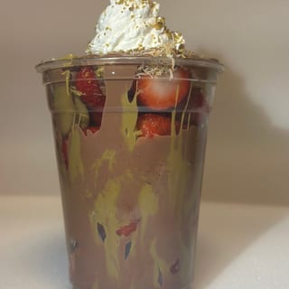 Dubai Chocolate Strawberry Cup- Large
